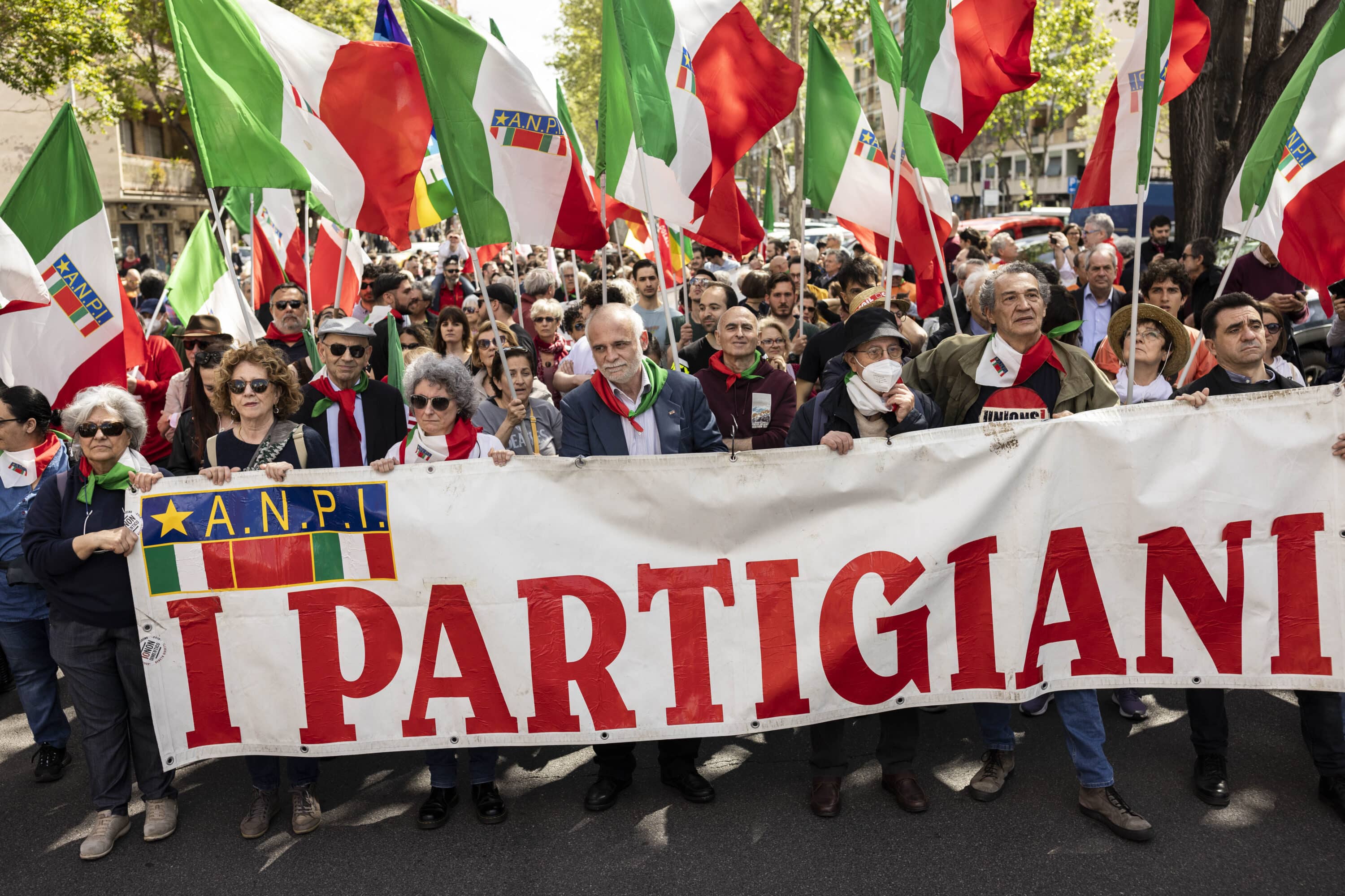 Bella Ciao come l’inno di Mameli, la proposta del Pd: “Venga eseguita nelle cerimonie ufficiali”