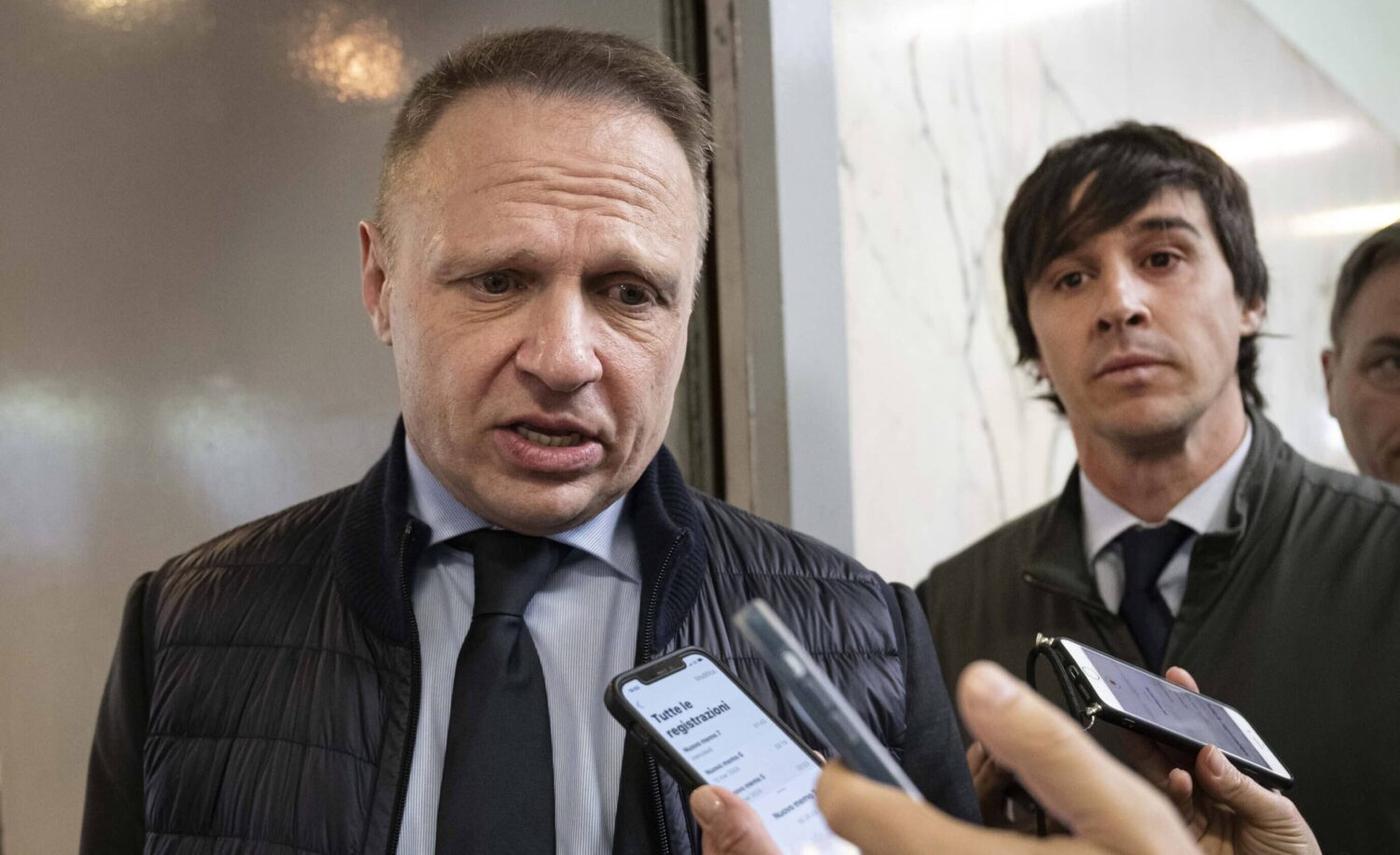 Chat antisemita, Signorelli si autosospende