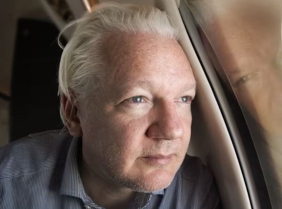 Assange torna in libertà, ma c’è poco da festeggiare
