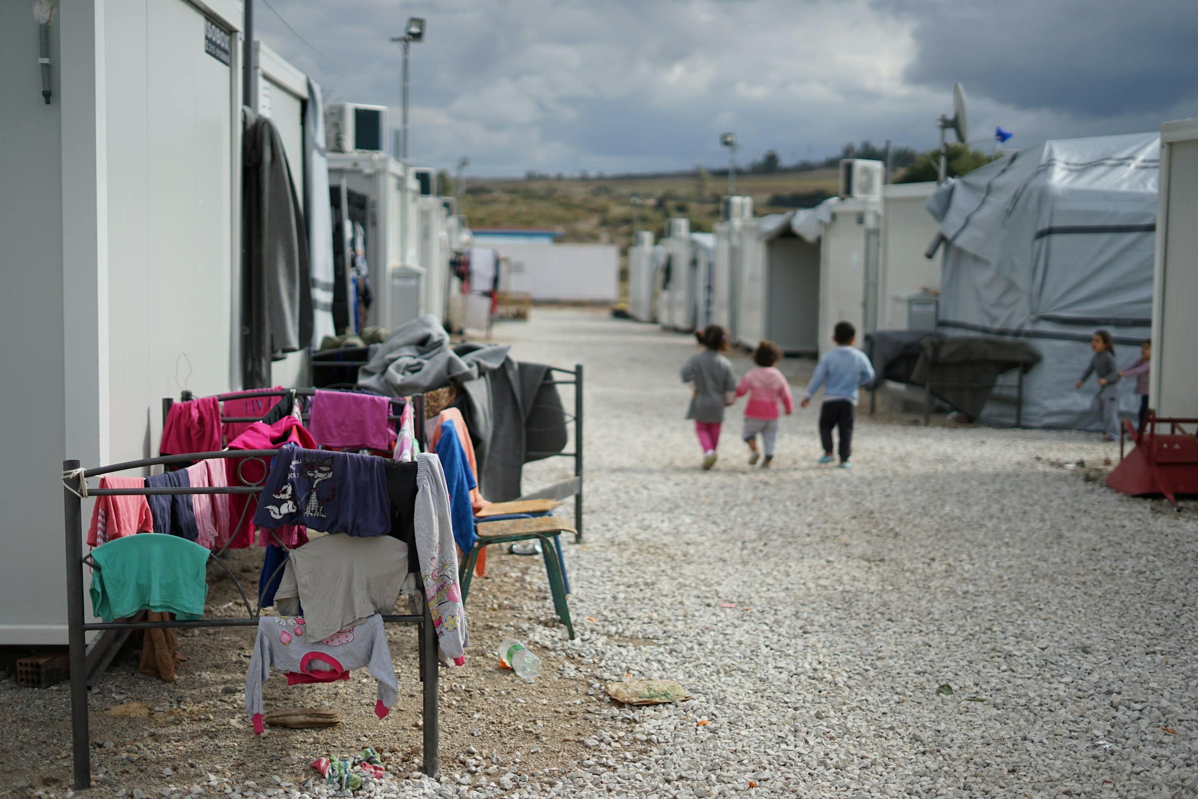 Israele ordina di evacuare Khan Younis, nel sud della Striscia, e poco dopo bombarda la città causando 27 vittime