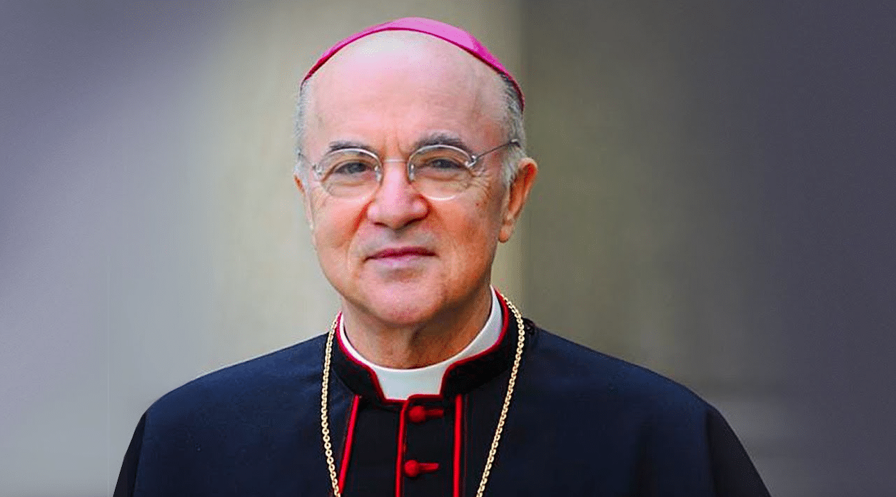 Il Vaticano ha scomunicato monsignor Carlo Maria Viganò per scisma