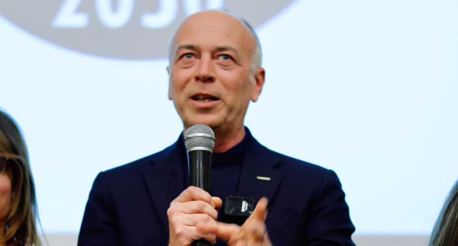 “Il sistema produttivo è devastato, Urso deve dimettersi subito”: parla il segretario della presidenza del Senato, Lorefice (M5S)