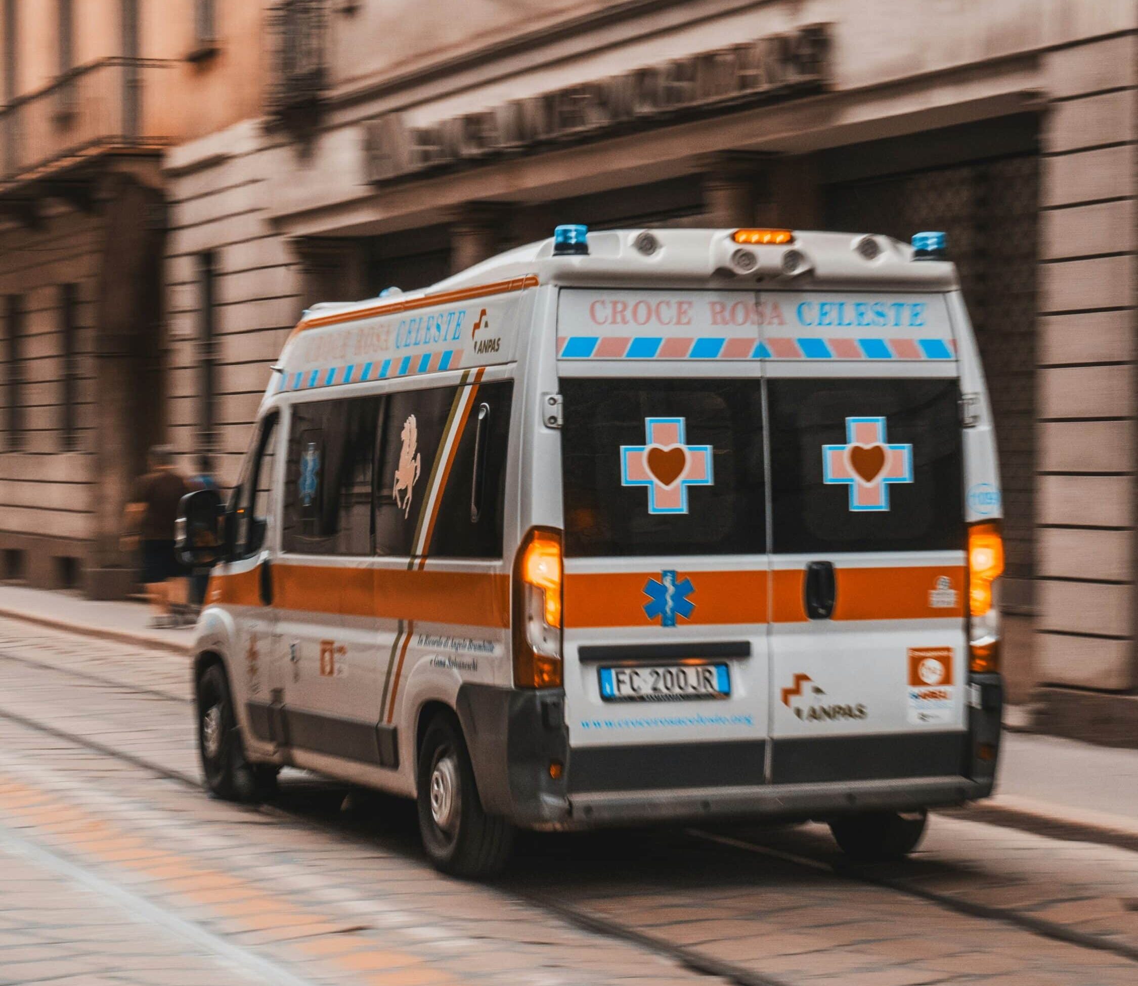 Venezia, bambina di un anno dimenticata in auto dal padre: muore dal caldo