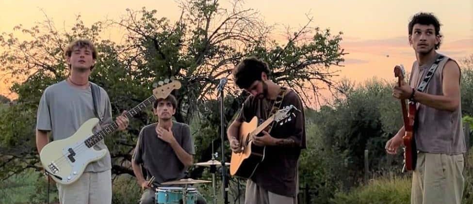 In agosto la musica non dimentica chi soffre sotto le bombe. Giovane band musicale lancia un crowdfunding per sostenere i civili