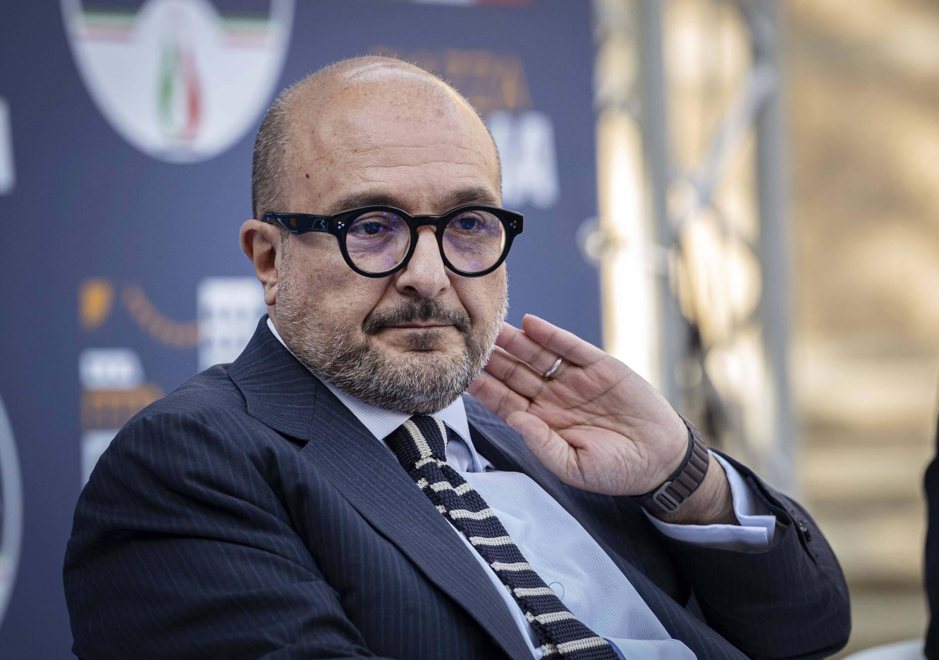 Meloni convoca Sangiuliano ma lui nega tutto: “Mai speso un euro del ministero per Boccia”