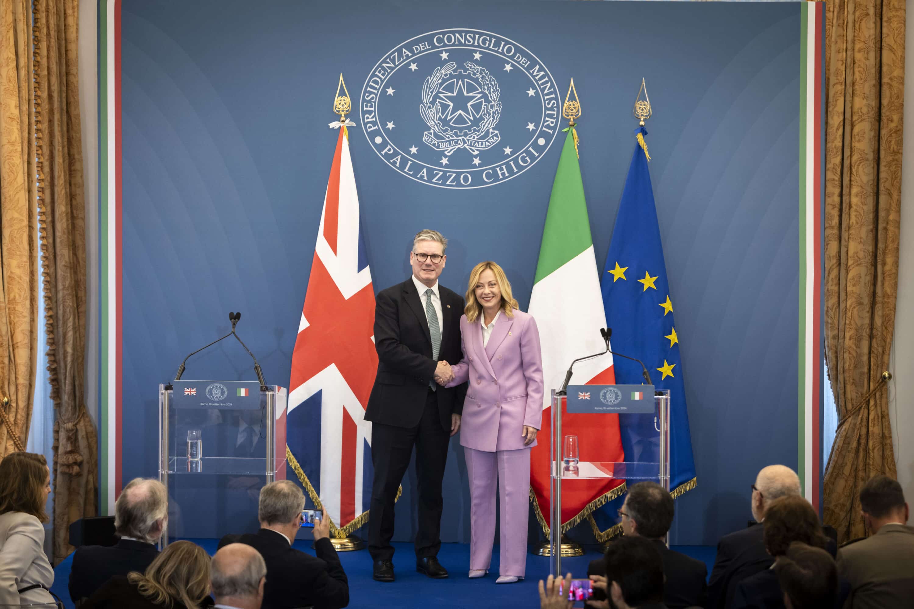 Migranti, dietro la riduzione dei flussi verso l’Italia e l’Ue si celano gli abusi della Tunisia. Il Guardian smonta le politiche delle destre