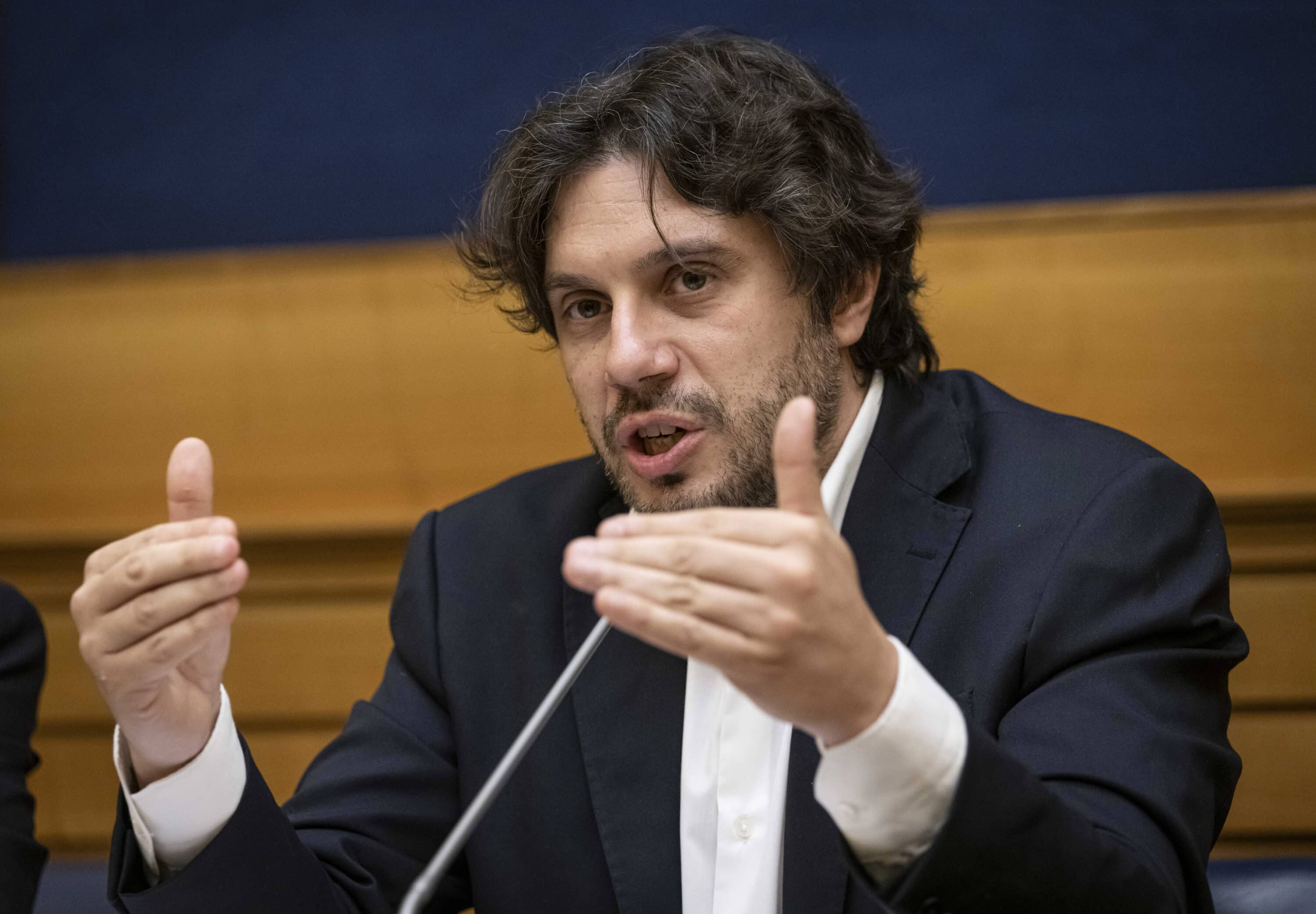Il governo salva ancora le banche: affossata la tassa sugli extraprofitti