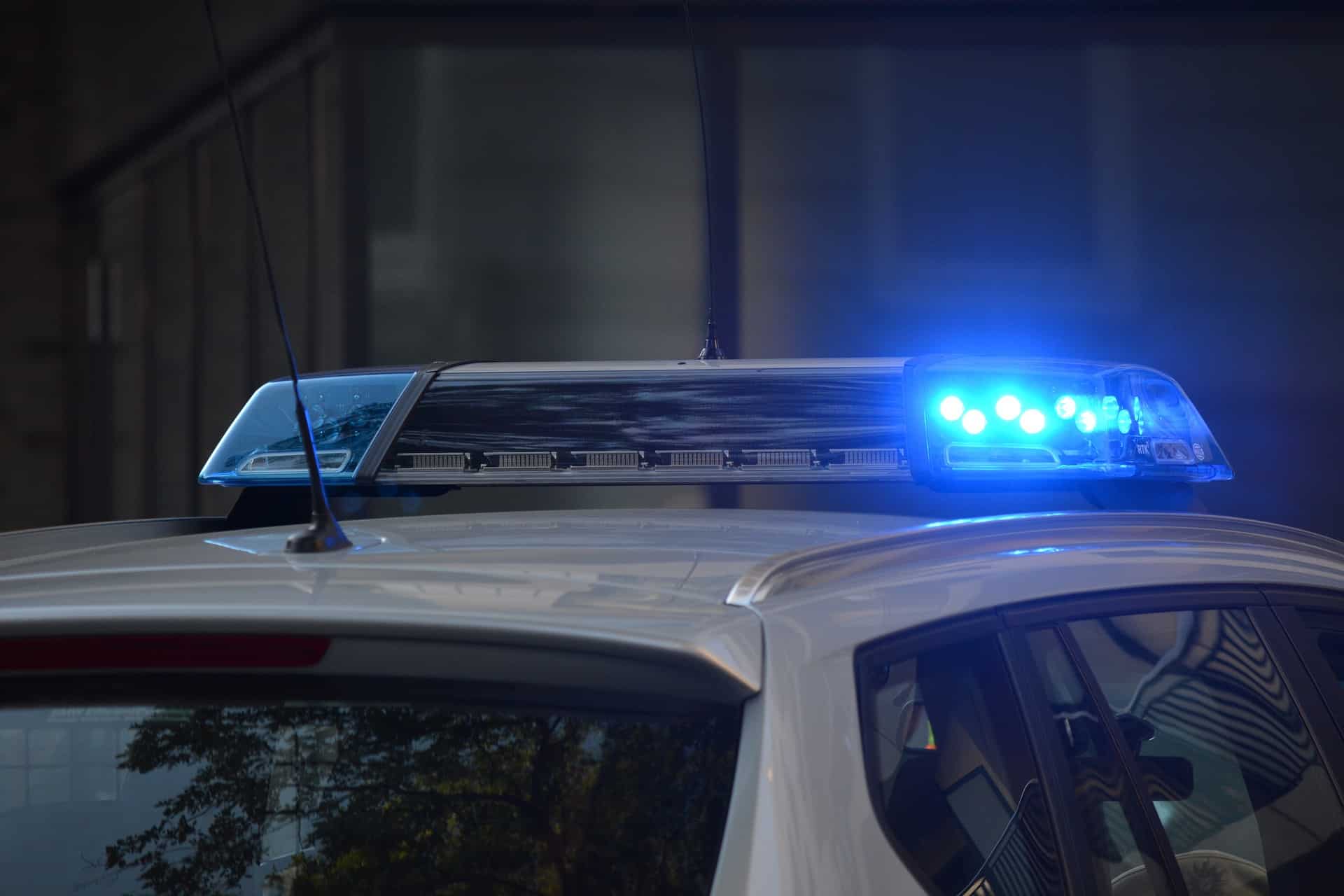 Tragedia a Roma, due volanti della Polizia si scontrano: un agente ha perso la vita e tre persone risultano ferite