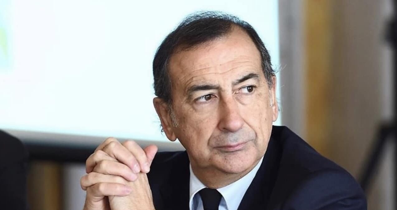 Scandalo urbanistica a Milano, indagato anche il sindaco Sala. Che commenta: “Assurdo apprenderlo dai giornali“. E ora anche le opposizioni chiedono le sue dimissioni Scandalo urbanistica a Milano, indagato anche il sindaco Sala. Che commenta: “Assurdo apprenderlo dai giornali“. E ora anche le opposizioni chiedono le sue dimissioni