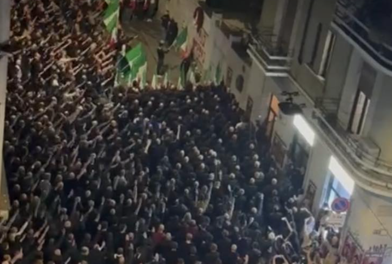 A Milano duemila neofascisti in parata per Ramelli, la Procura apre un fascicolo A Milano duemila neofascisti in parata per Ramelli, la Procura apre un fascicolo