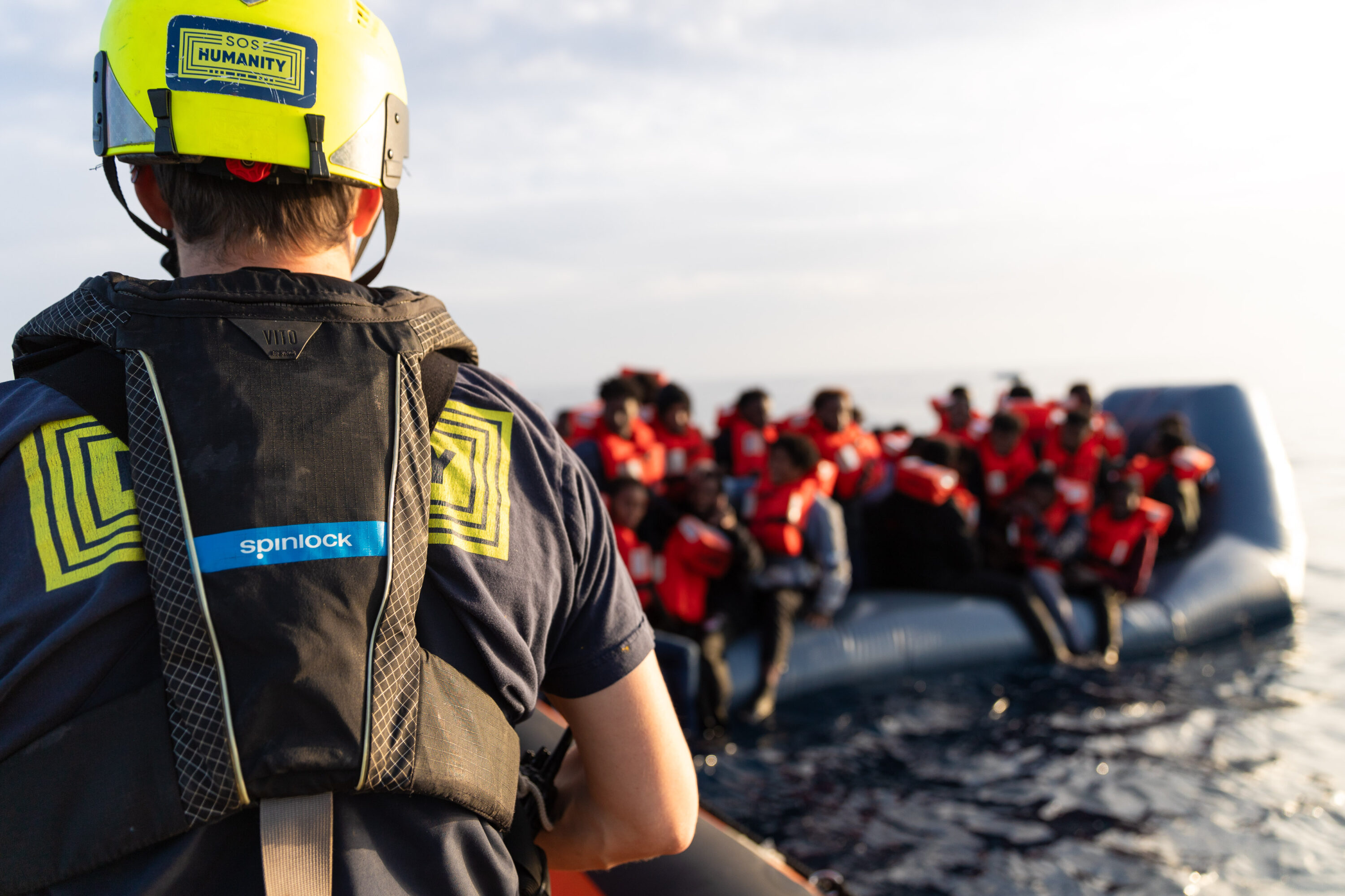 Mediterraneo, il confine della vergogna: l’Ue paga chi calpesta i diritti umani Mediterraneo, il confine della vergogna: l’Ue paga chi calpesta i diritti umani