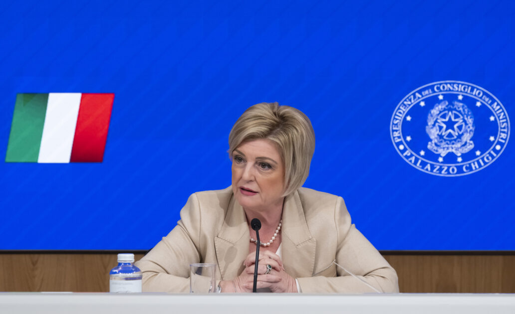 salario minimo il governo chiude la partita entro maggio i 9 euro l ora saranno definitivamente affossati da Lanotiziagiornale.it salario minimo il governo chiude la partita entro maggio i 9 euro l ora saranno definitivamente affossati