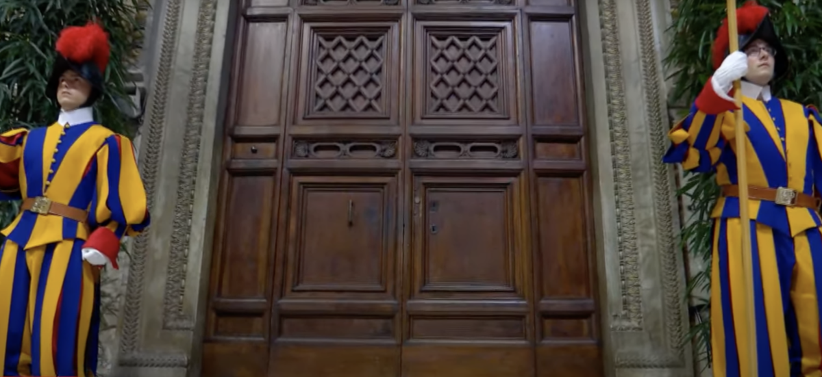 Cercasi Papa per il dopo Francesco, prima fumata nera dal Conclave Cercasi Papa per il dopo Francesco, prima fumata nera dal Conclave