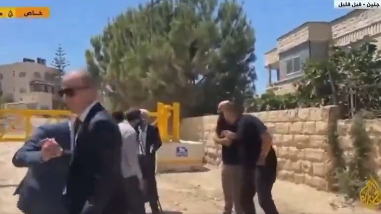 Inferno Gaza, l’Idf spara colpi di avvertimento contro un convoglio diplomatico. Tajani convoca l’ambasciatore di Tel Aviv Inferno Gaza, l’Idf spara colpi di avvertimento contro un convoglio diplomatico. Tajani convoca l’ambasciatore di Tel Aviv