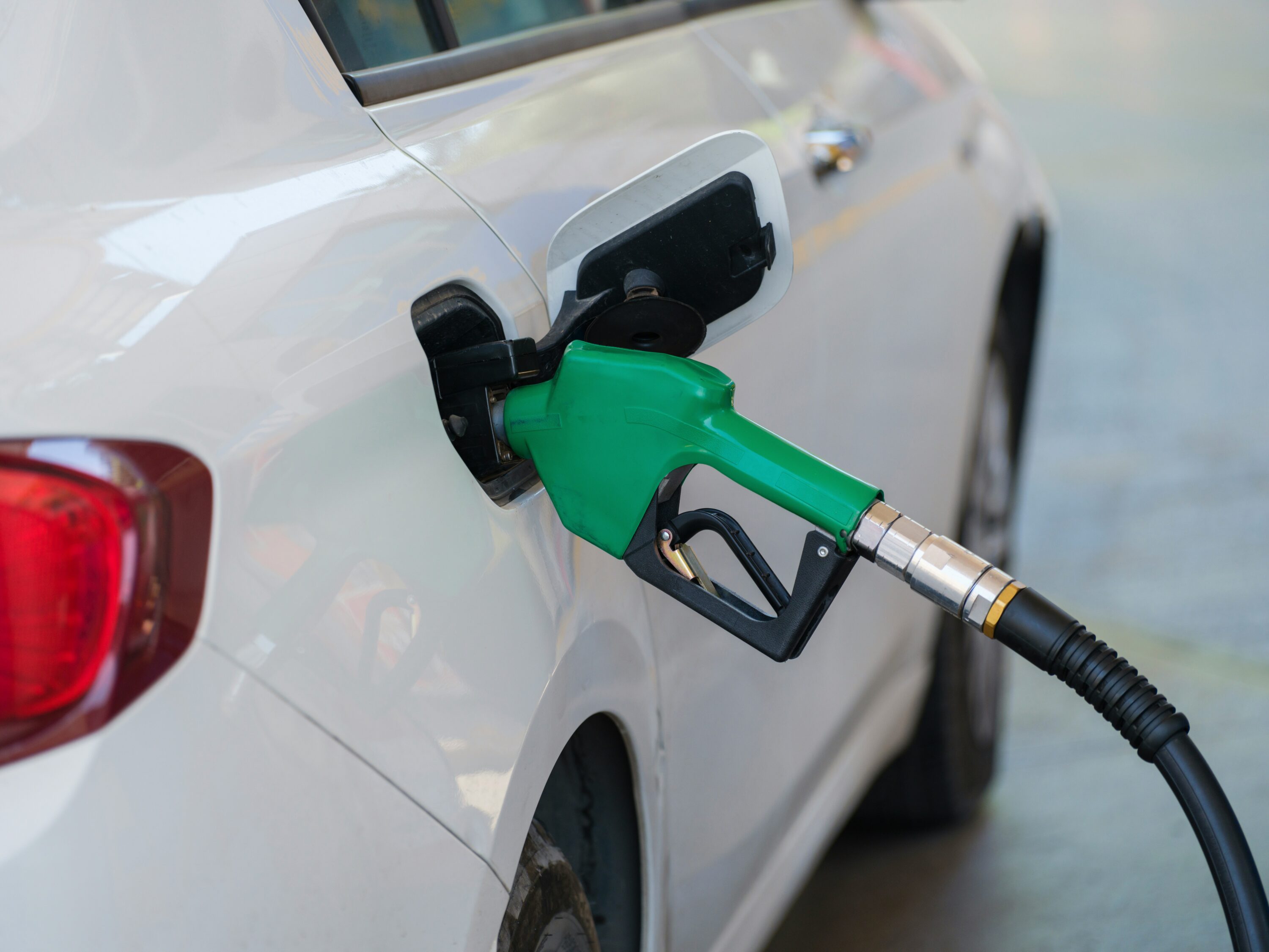 Accise sui carburanti, il riordino è un flop: il prezzo del diesel sale, ma quello della benzina non scende