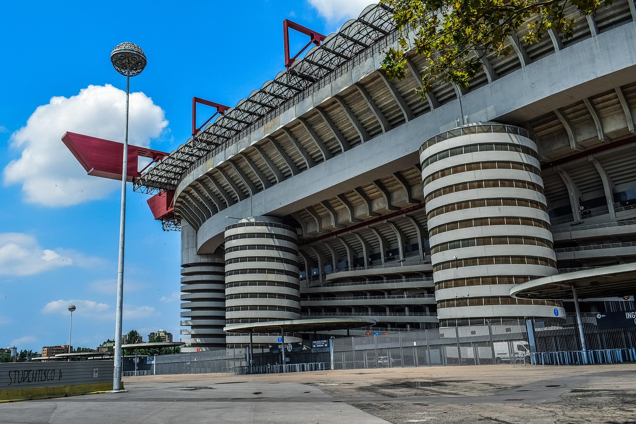 Sala tira dritto sulla cessione di San Siro, ma dai comitati arriva il ricorso al Tar Sala tira dritto sulla cessione di San Siro, ma dai comitati arriva il ricorso al Tar