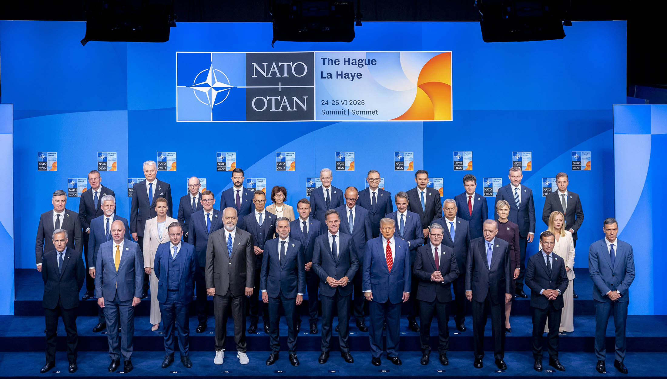 I leader della Nato in ginocchio da Trump: via libera al 5% del Pil in spese militari ma la spagna si defila