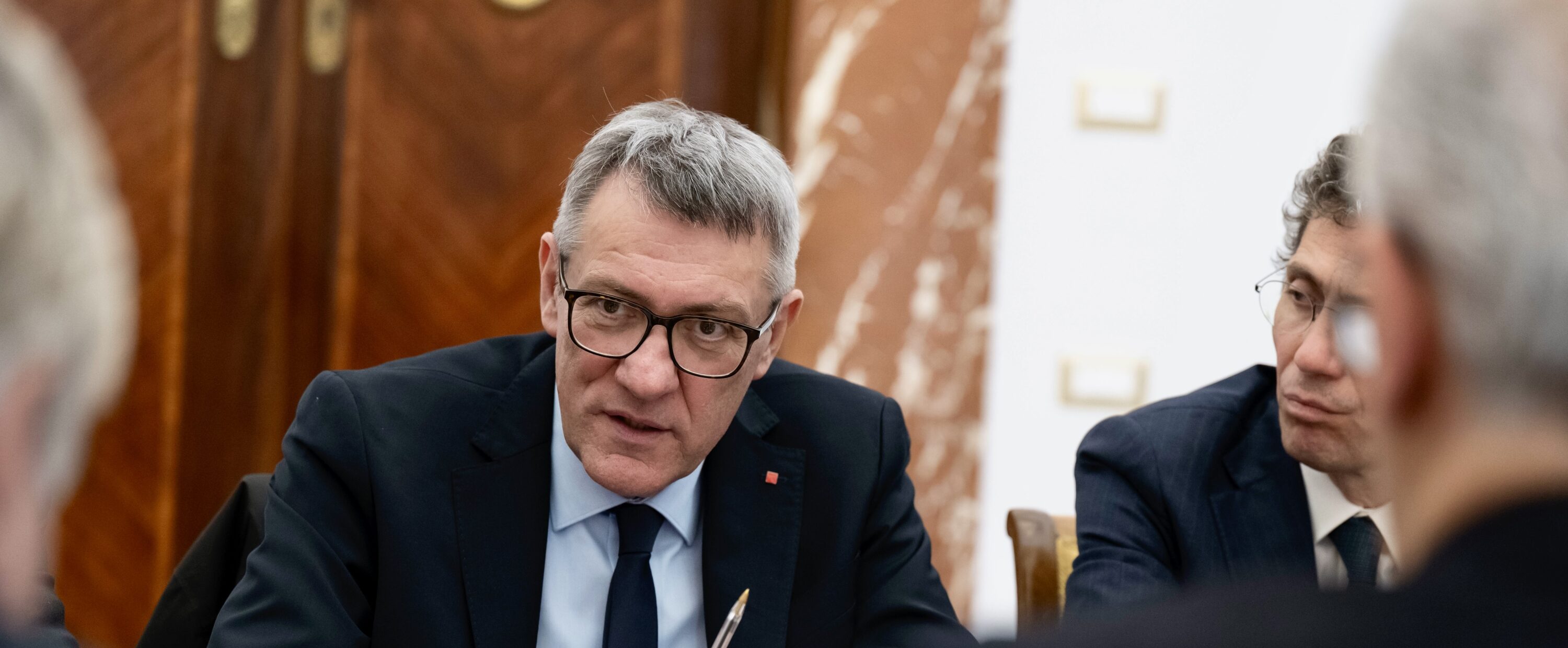 Landini dichiara guerra alla Manovra: proclamato lo sciopero generale dalla Cgil per il 12 dicembre Landini dichiara guerra alla Manovra: proclamato lo sciopero generale dalla Cgil per il 12 dicembre