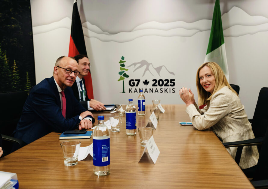 Dazi: l’Ue pronta ad accettare il 10% su tutti i prodotti. Merz ottimista sull’accordo. Intanto Trump apre al Canada Dazi: l’Ue pronta ad accettare il 10% su tutti i prodotti. Merz ottimista sull’accordo. Intanto Trump apre al Canada
