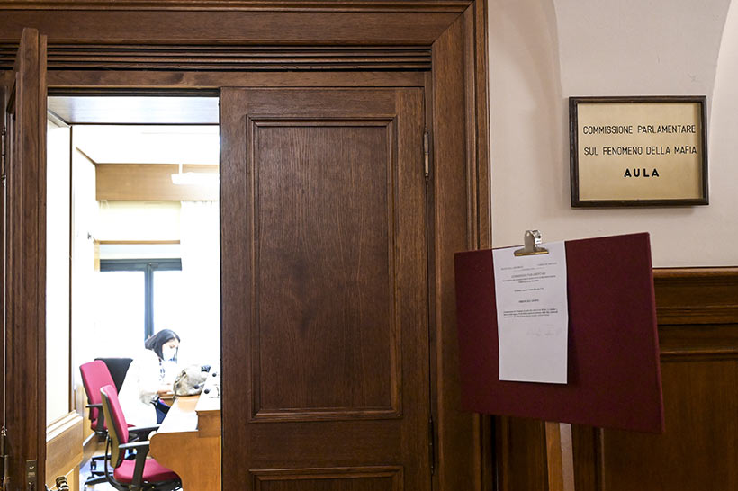 Commissione Antimafia, i familiari delle vittime chiedono di scioglierla: “Ha perso la sua credibilità”