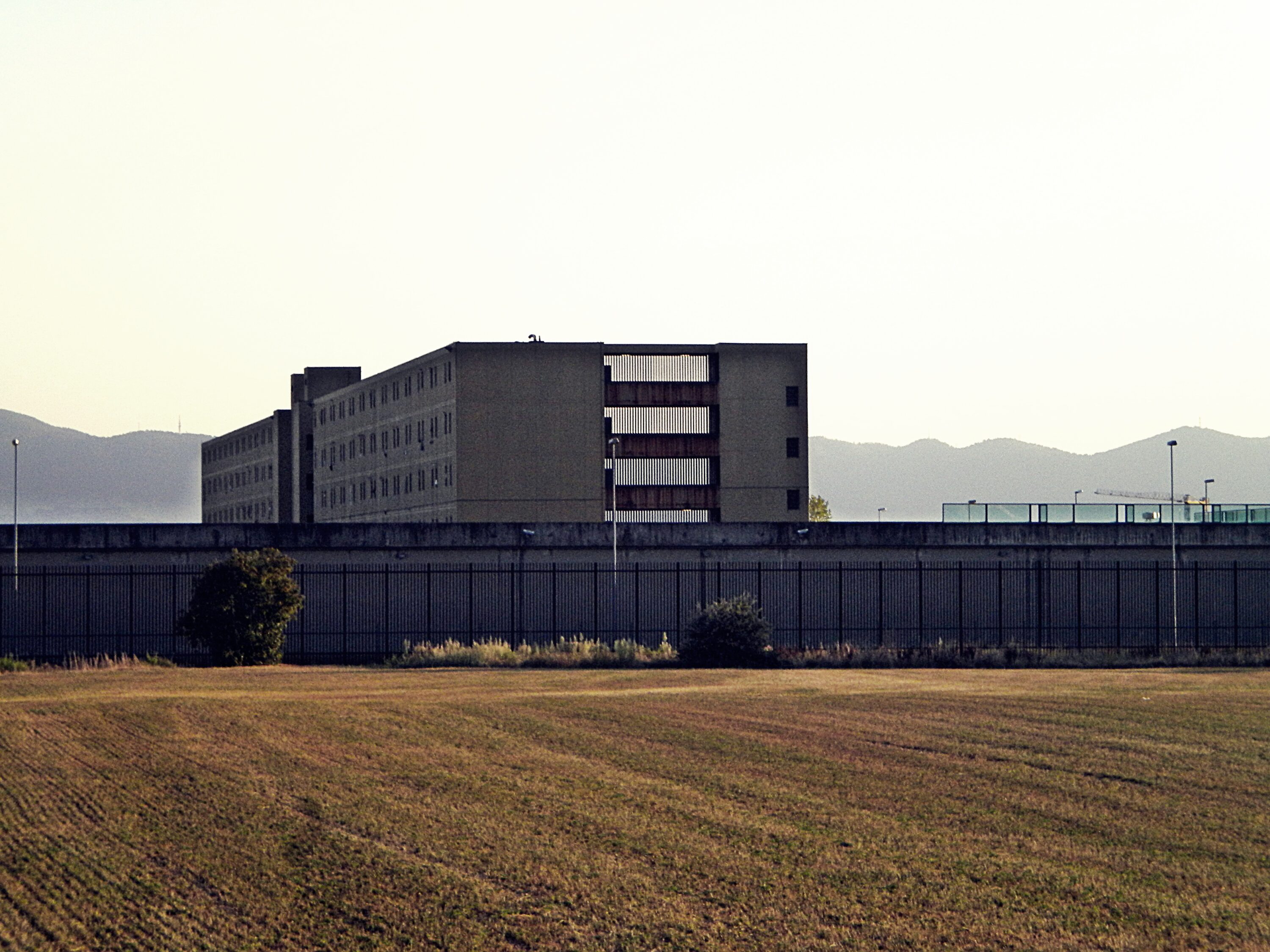 Carcere di Prato, l’inchiesta choc: rivolte, torture e stupri da parte dei detenuti. Il Procuratore Tescaroli: “Intollerabile” Carcere di Prato, l’inchiesta choc: rivolte, torture e stupri da parte dei detenuti. Il Procuratore Tescaroli: “Intollerabile”