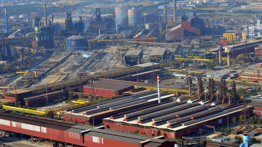 Nuova fumata nera sull’ex Ilva: accordo rimandato al 31 luglio Nuova fumata nera sull’ex Ilva: accordo rimandato al 31 luglio