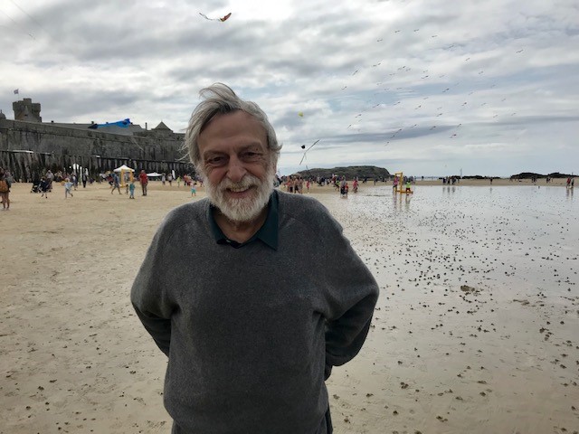 L’economia di guerra ha vinto: Gino Strada lo aveva detto
