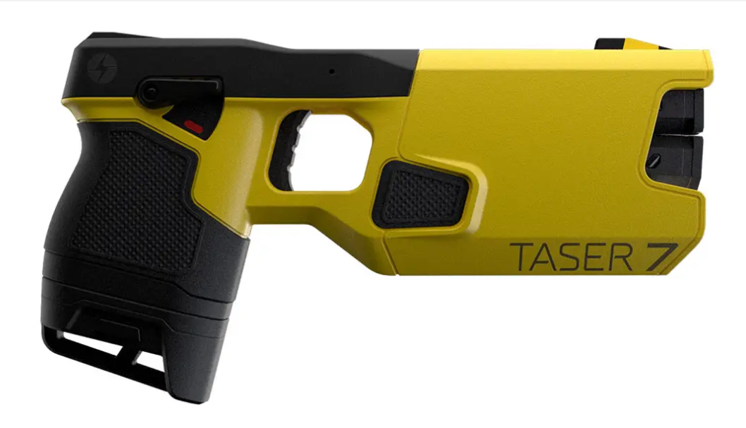 Due morti in due giorni per l’utilizzo del taser, è scontro. Avs: “Va bloccato”. La Lega: “Polemiche pretestuose” Due morti in due giorni per l’utilizzo del taser, è scontro. Avs: “Va bloccato”. La Lega: “Polemiche pretestuose”
