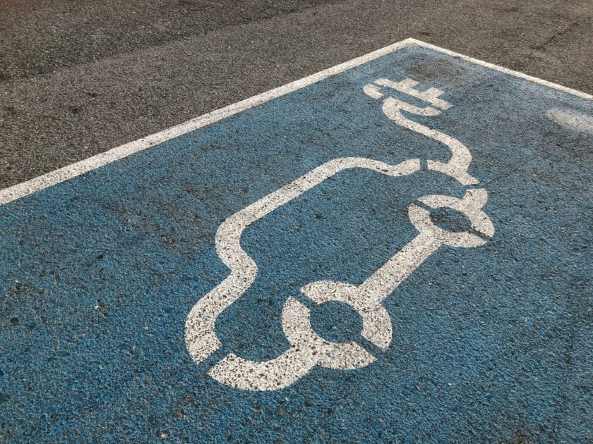 auto elettriche arrivano i nuovi incentivi bonus fino a 20mila euro ecco per chi e come funzionano