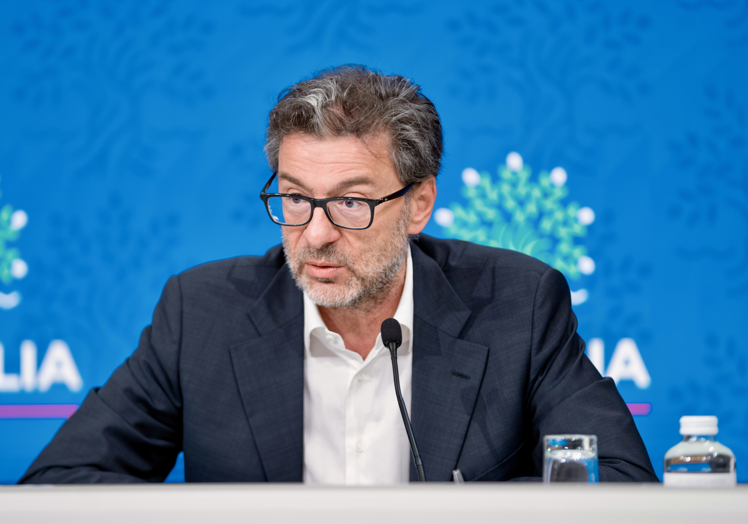 Alla disperata ricerca di risorse per la Manovra: Giorgetti punta tutto sulle banche