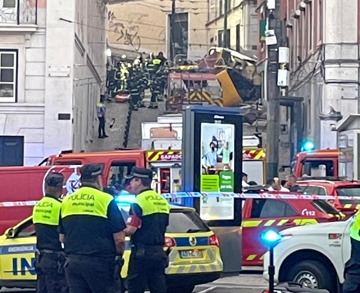 Tragedia a Lisbona: deraglia la funicolare causando almeno 17 morti