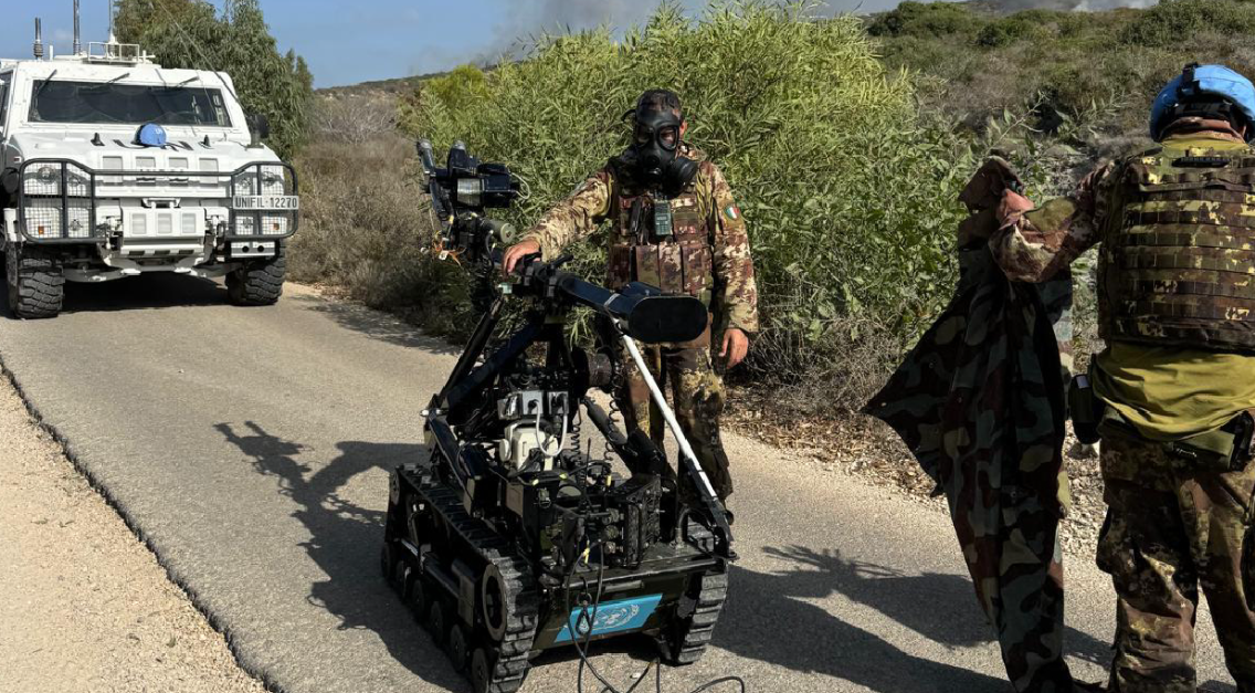 Libano, bombe israeliane sui Caschi blu. Ira di Crosetto: “Atto rilevante, protesterò”
