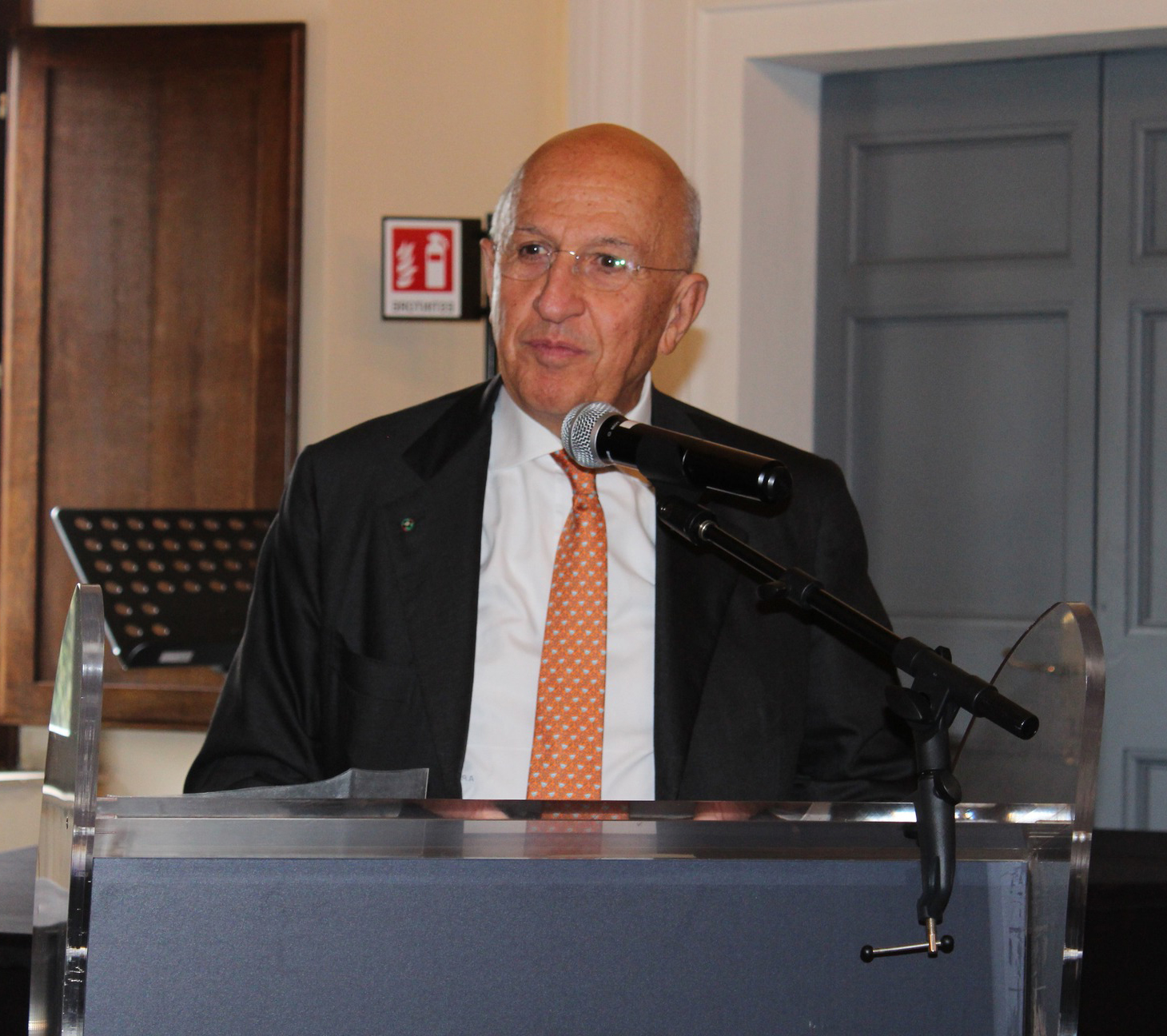 Le banche avvisano il governo: “Ci vuole rispetto” Le banche avvisano il governo: “Ci vuole rispetto”