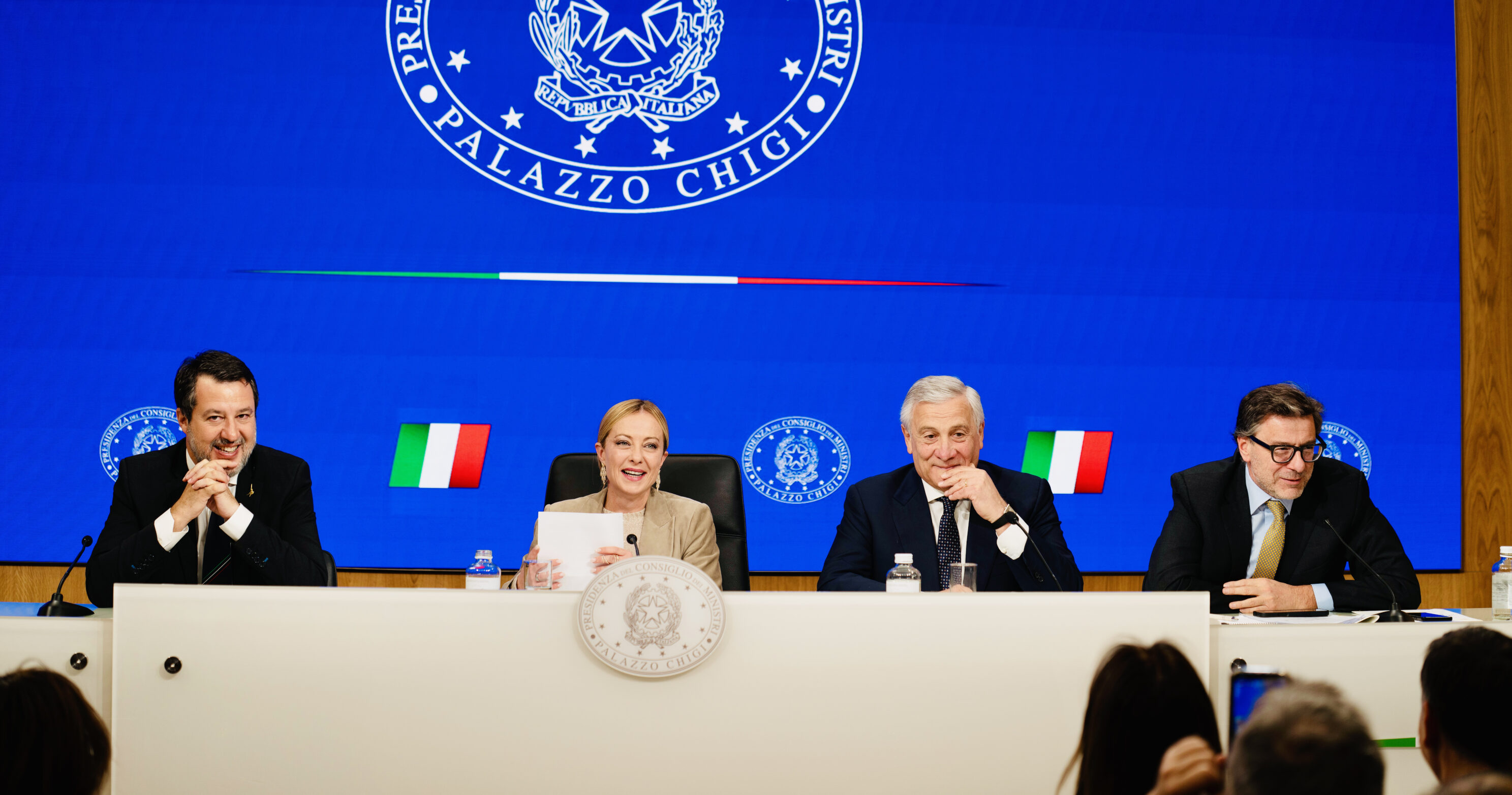 Più che una Manovra, un decreto: per la corsa al riarmo il governo risparmia su famiglie e imprese Più che una Manovra, un decreto: per la corsa al riarmo il governo risparmia su famiglie e imprese