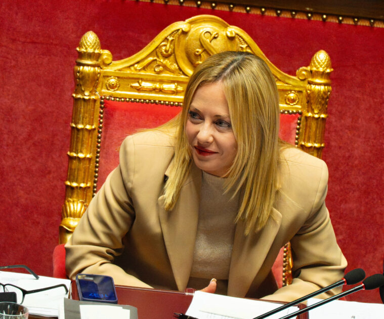 Meloni torna alla carica contro Schlein: “Getta fango sull’Italia” Meloni torna alla carica contro Schlein: “Getta fango sull’Italia”