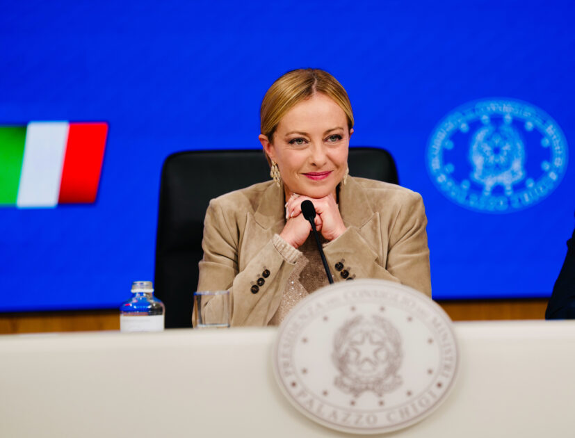 Sondaggi politici, il voto delle regionali fa sentire i suoi effetti: crescono Fratelli d’Italia, Pd e Avs Sondaggi politici, il voto delle regionali fa sentire i suoi effetti: crescono Fratelli d’Italia, Pd e Avs