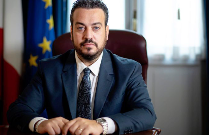 Il Partito Democratico vota con il centrodestra per salvare Mulè dalla causa per diffamazione mossa da Donno (M5S)