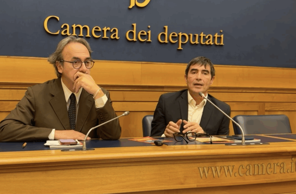 Manovra, la proposta per aumentare gli stipendi: “Patrimoniale e tassa su extraprofitti di banche e aziende energetiche” Manovra, la proposta per aumentare gli stipendi: “Patrimoniale e tassa su extraprofitti di banche e aziende energetiche”