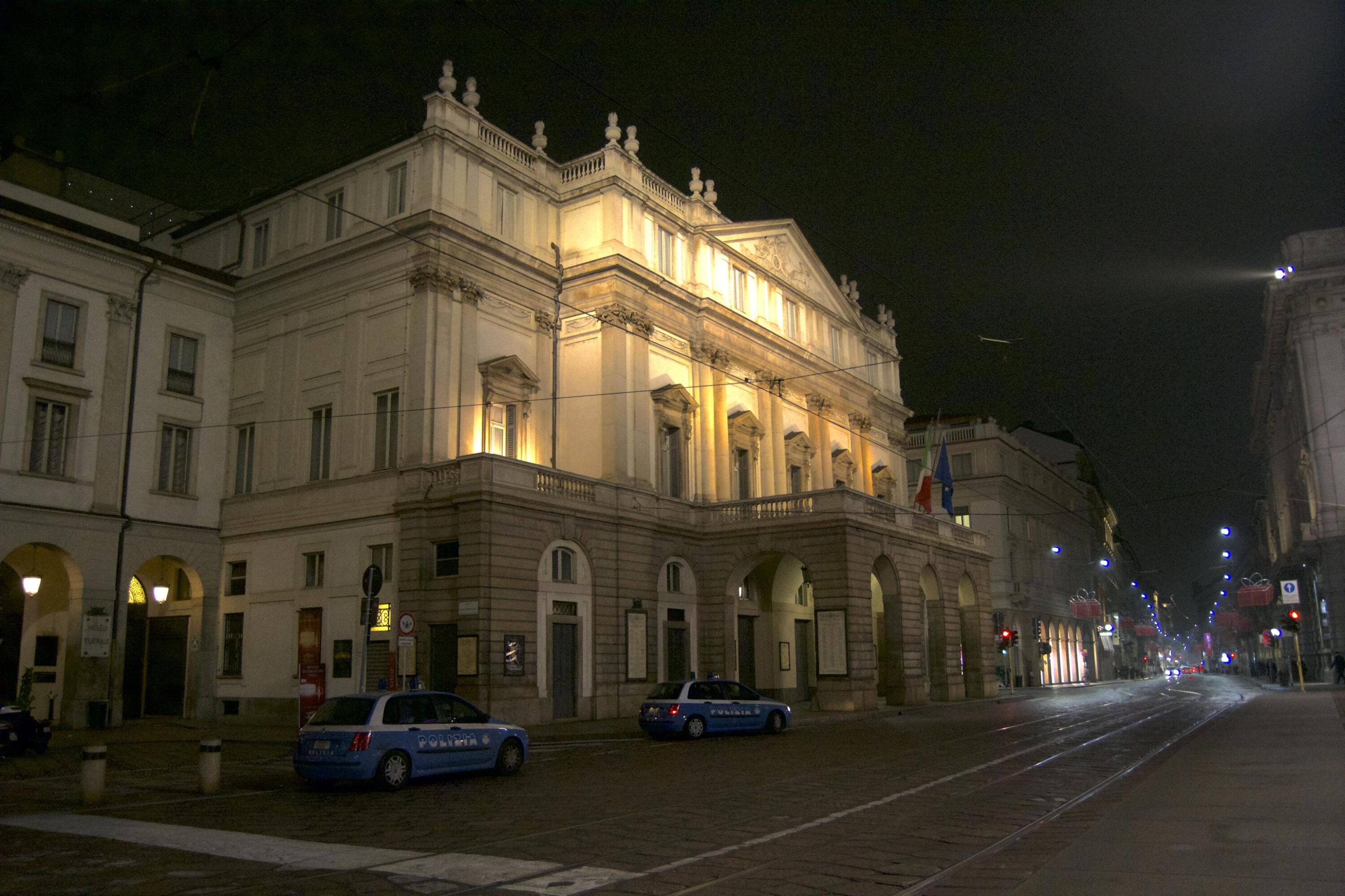 Gridare “Palestina libera” non è giusta causa di licenziamento. Il tribunale dà ragione alla maschera cacciata dalla Scala Gridare “Palestina libera” non è giusta causa di licenziamento. Il tribunale dà ragione alla maschera cacciata dalla Scala