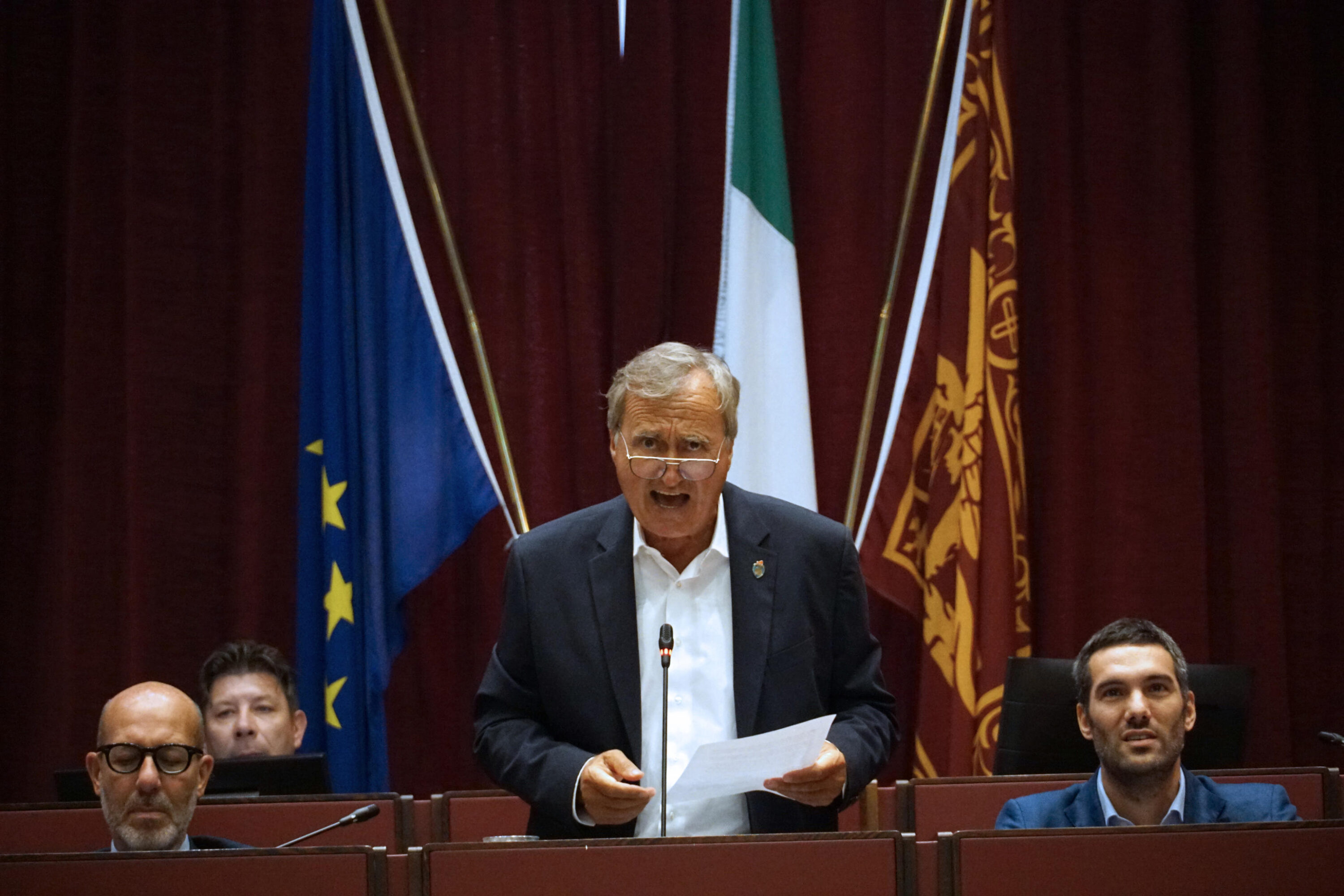 Spese elettorali, indagato per finanziamento illecito e falso il sindaco di Venezia Brugnaro Spese elettorali, indagato per finanziamento illecito e falso il sindaco di Venezia Brugnaro