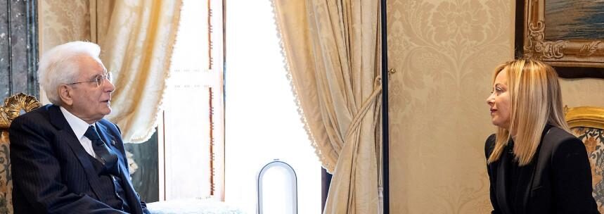 Caso Bignami, l’equilibrismo di Meloni: corre da Mattarella, ma difende il suo capogruppo