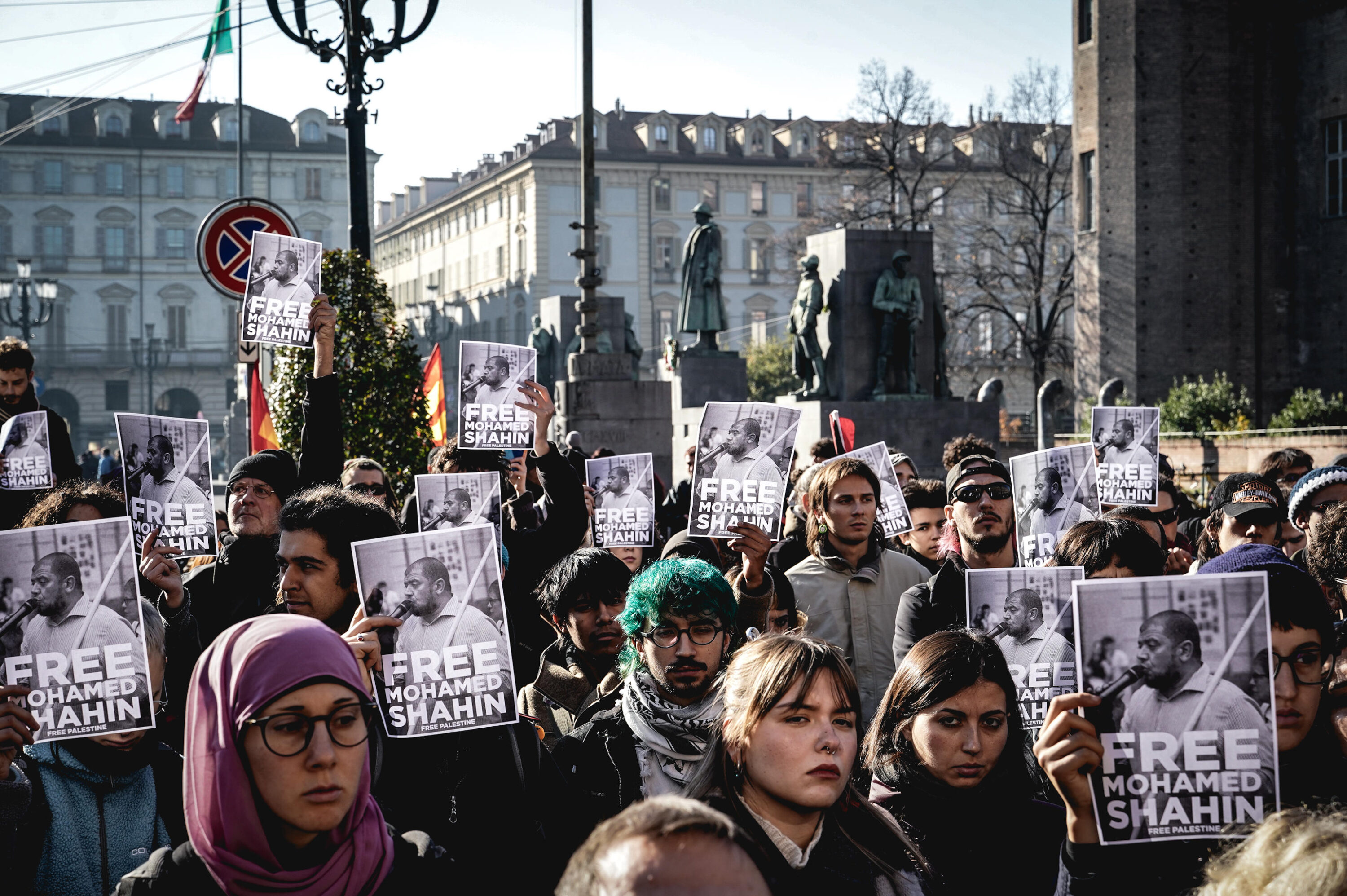 Imam di Torino, opposizioni in campo contro l’espulsione di Shahin: “Non è un radicale antisemita, in Egitto rischia la tortura”