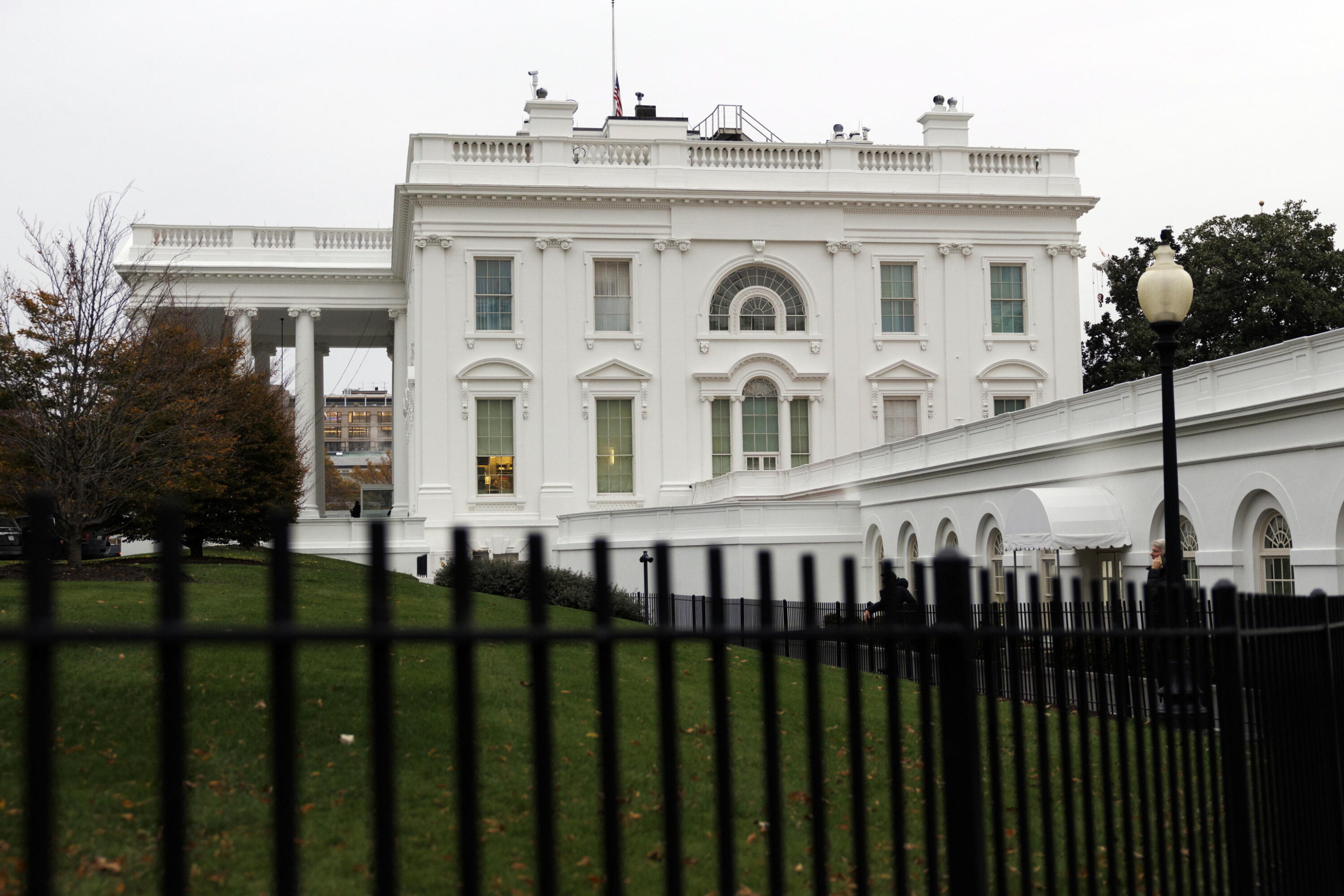 Sparatoria alla Casa Bianca, diversi feriti: arrestato un sospetto