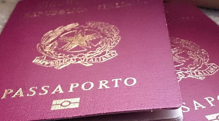 Passaporti, addio al bollettino postale: come si dovrà pagare e quanto cambia il costo