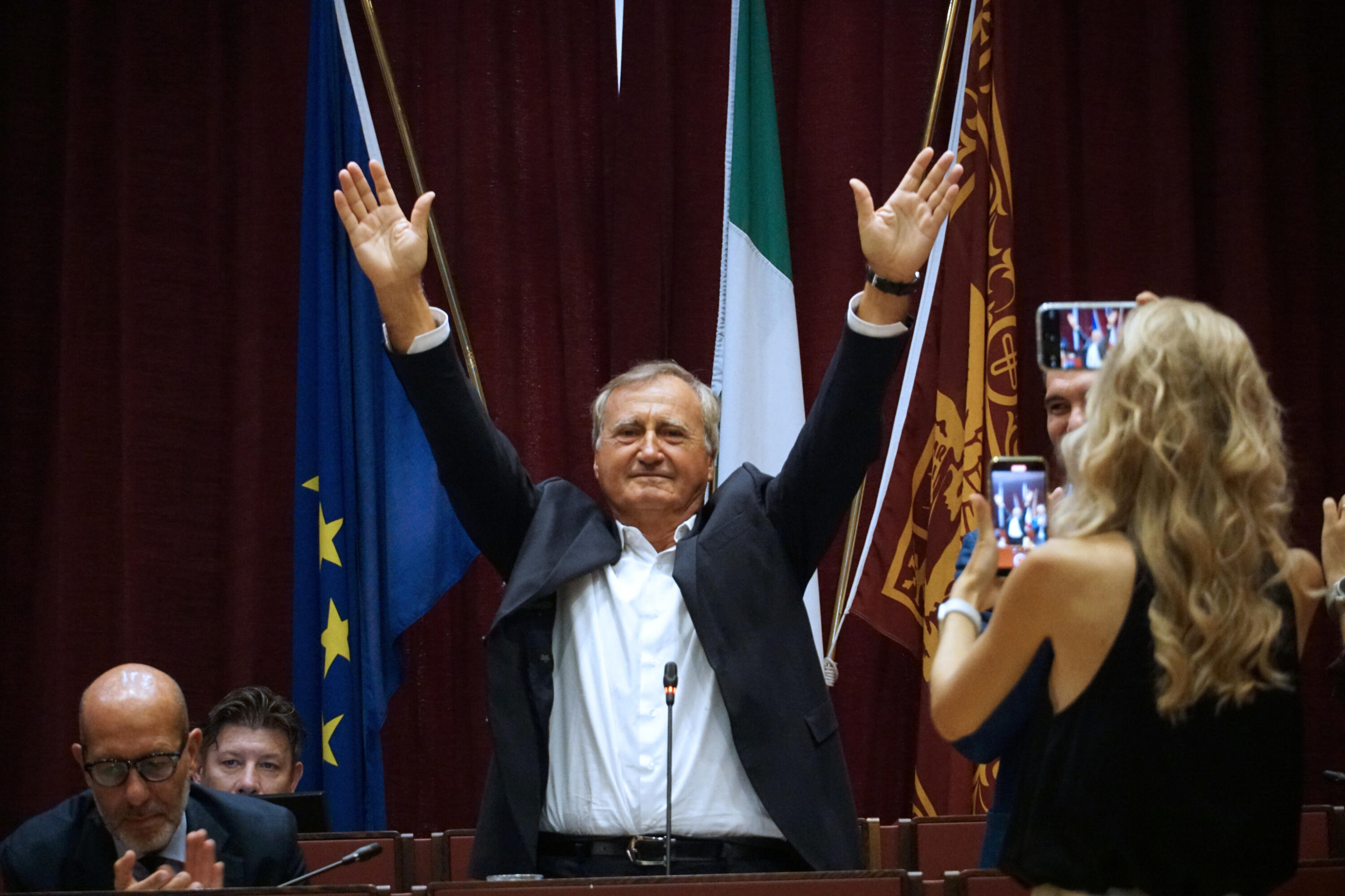 Brugnaro, al via l’udienza preliminare. Ma il sindaco non sarà in aula: “Io vittima di dossieraggio e della montatura dei magistrati”