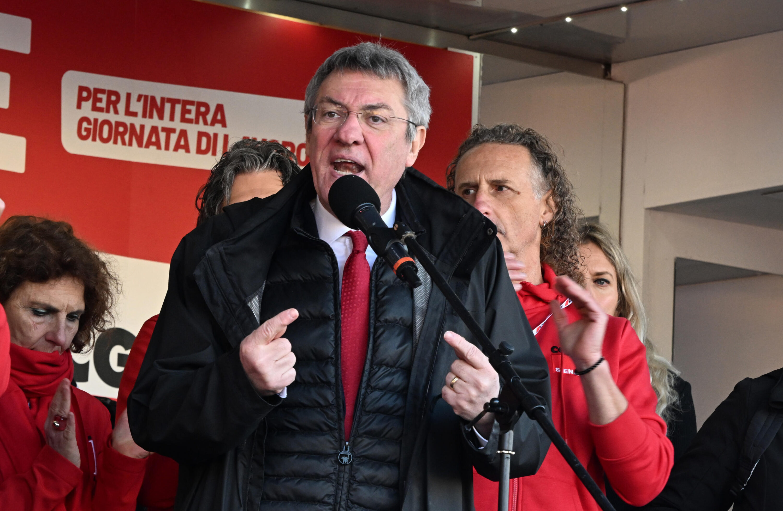sciopero generale della cgil scontro sui numeri dell8217adesione per il sindacato si 232 fermato il 70 dei lavoratori per il governo quasi nessuno da Lanotiziagiornale.it sciopero generale della cgil scontro sui numeri dell8217adesione per il sindacato si 232 fermato il 70 dei lavoratori per il governo quasi nessuno