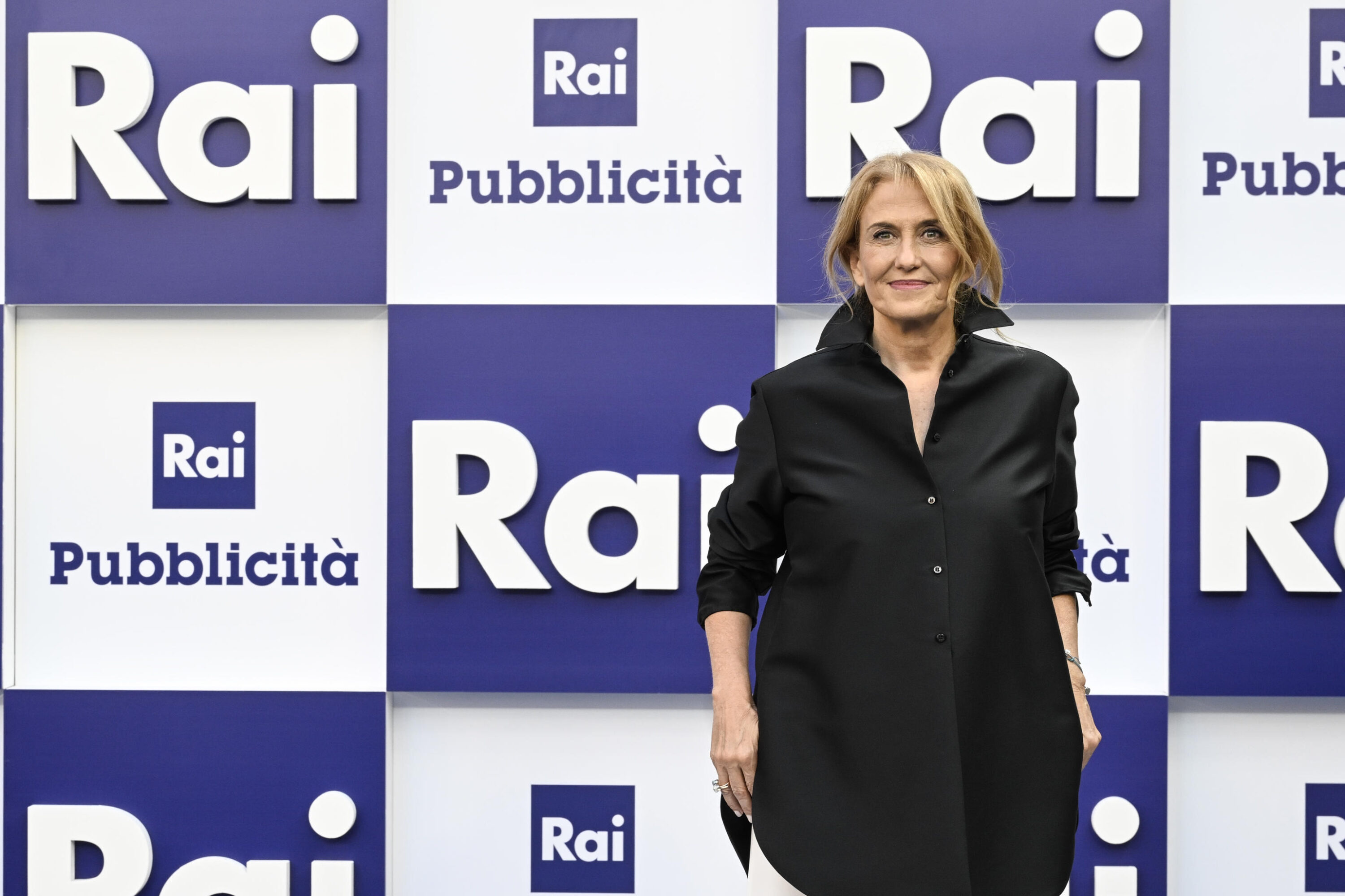 Caso Maggioni, TeleMeloni non chiarisce sul contratto da collaboratrice: il giallo del compenso