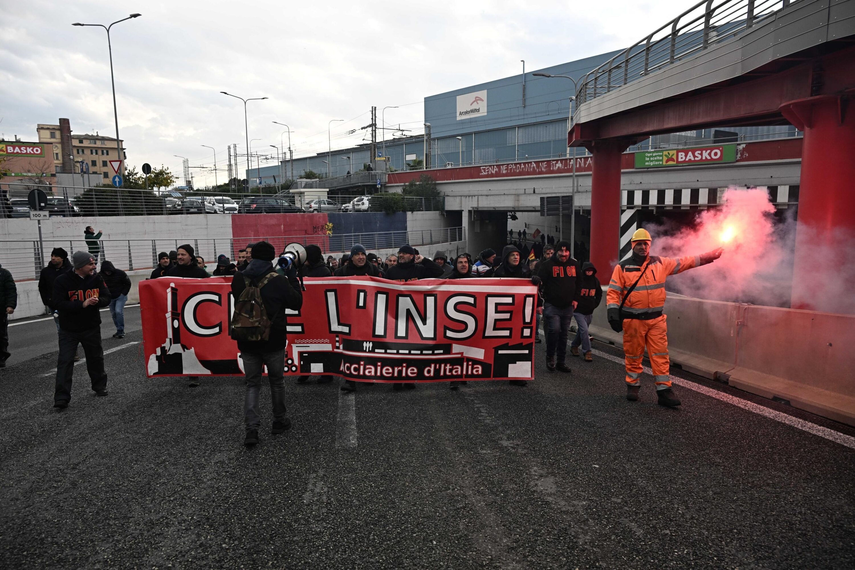 Ex Ilva, riparte la protesta: i lavoratori di Genova tornano in piazza