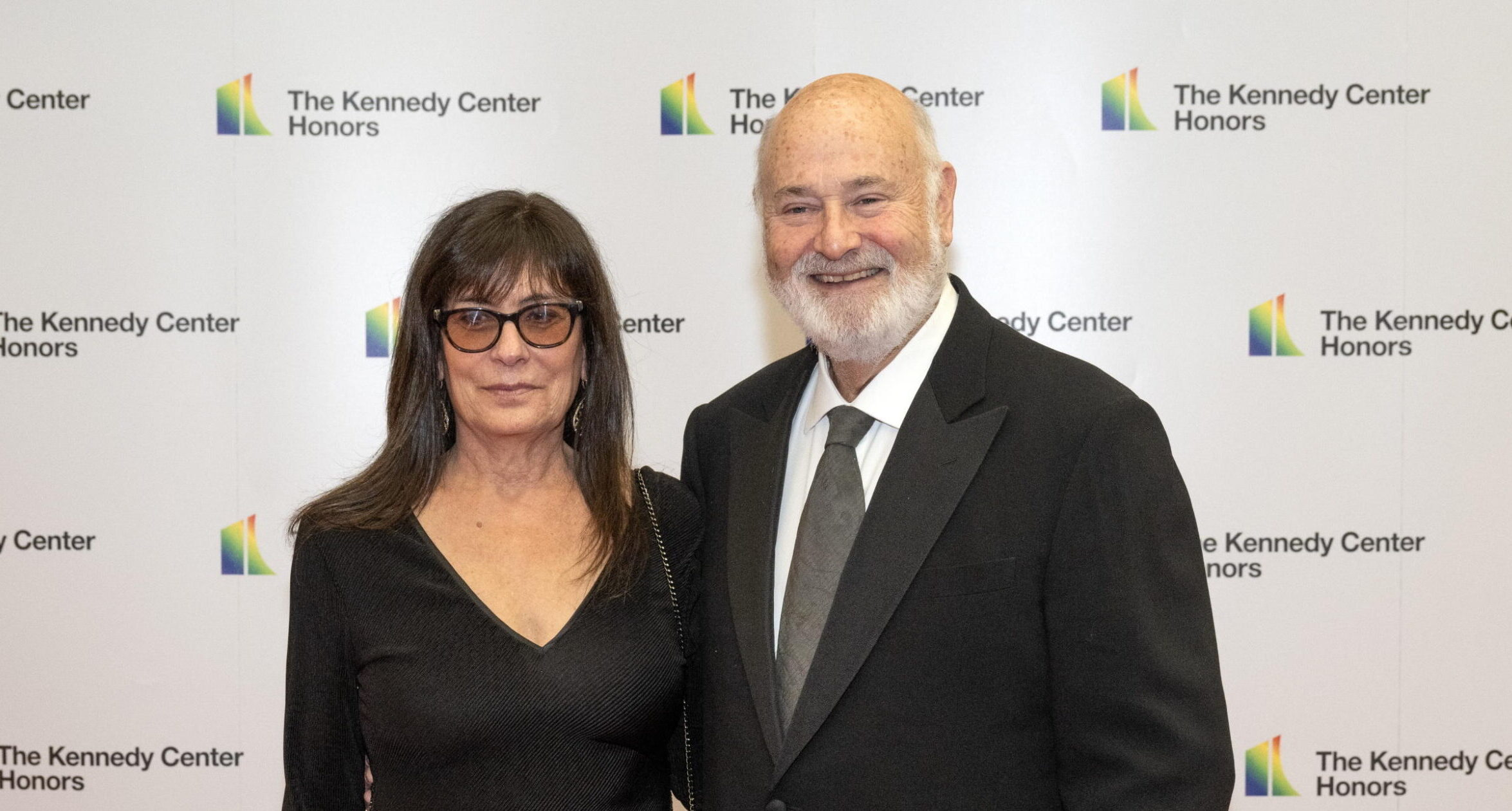 Il regista Rob Reiner e la moglie uccisi nella loro villa a Los Angeles: accusato il figlio Nick Il regista Rob Reiner e la moglie uccisi nella loro villa a Los Angeles: accusato il figlio Nick