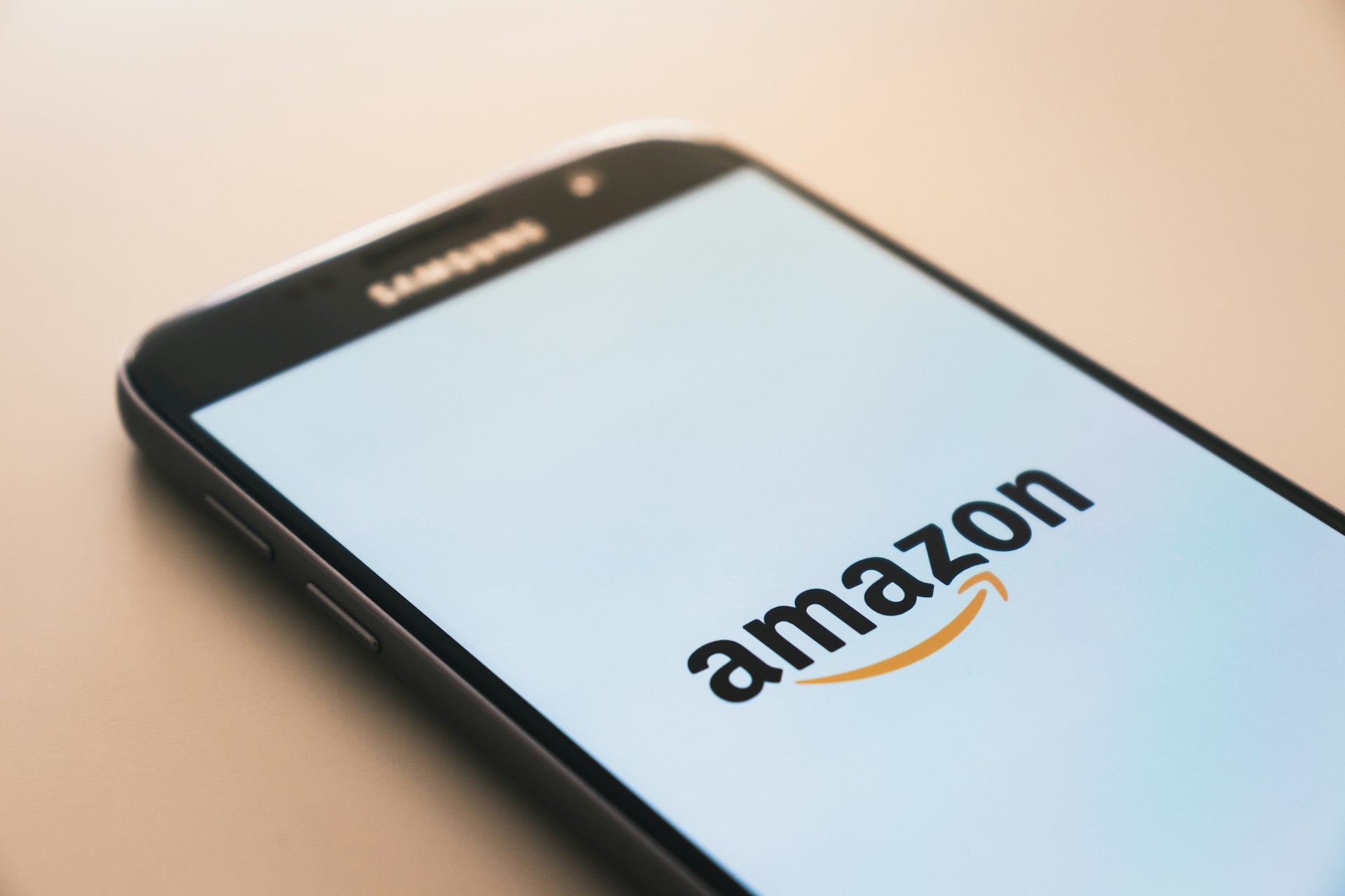 Amazon, accordo con l’Agenzia delle Entrate: verserà 723 milioni al Fisco Amazon, accordo con l’Agenzia delle Entrate: verserà 723 milioni al Fisco